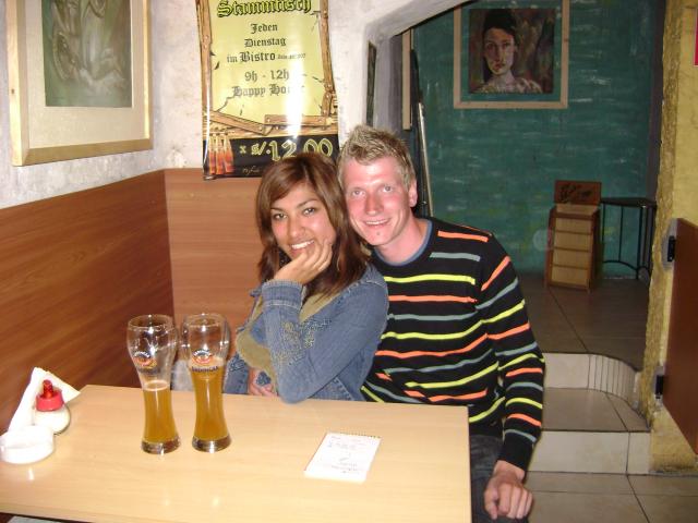 Felix und Claudia im deutschen Restaurant