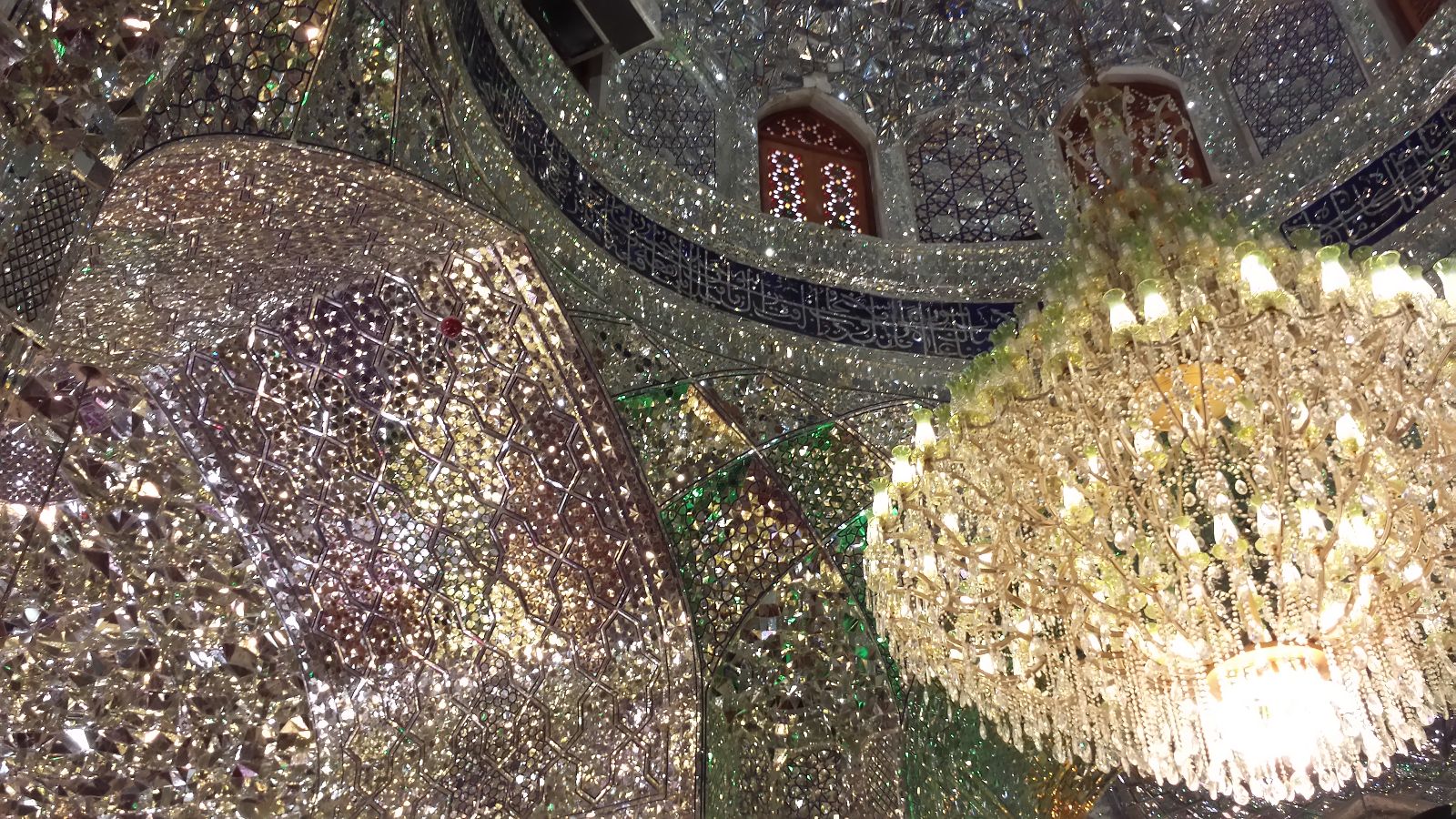 Innenraum des Shah-e Cheragh Schreins