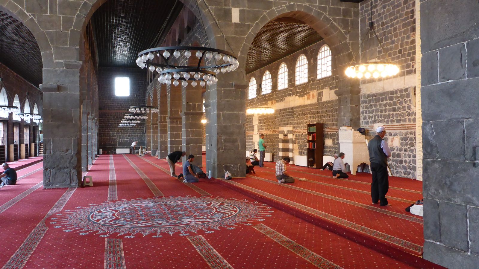 In der Ulu Cami in Diyarbakir, eine der ältesten türkischen Moscheen