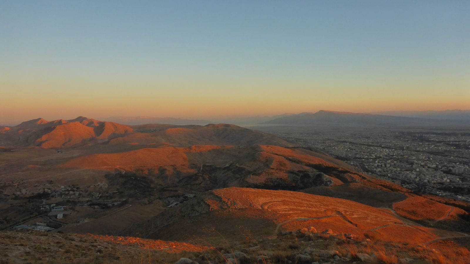Berg über Shiraz in der Abendsonne