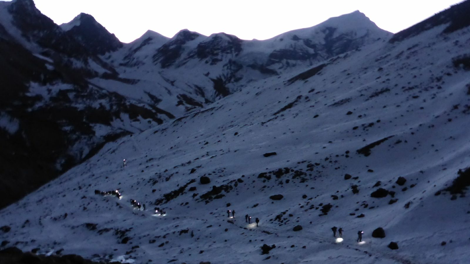 Aufstieg zum Thorung La Pass im Morgengrauen