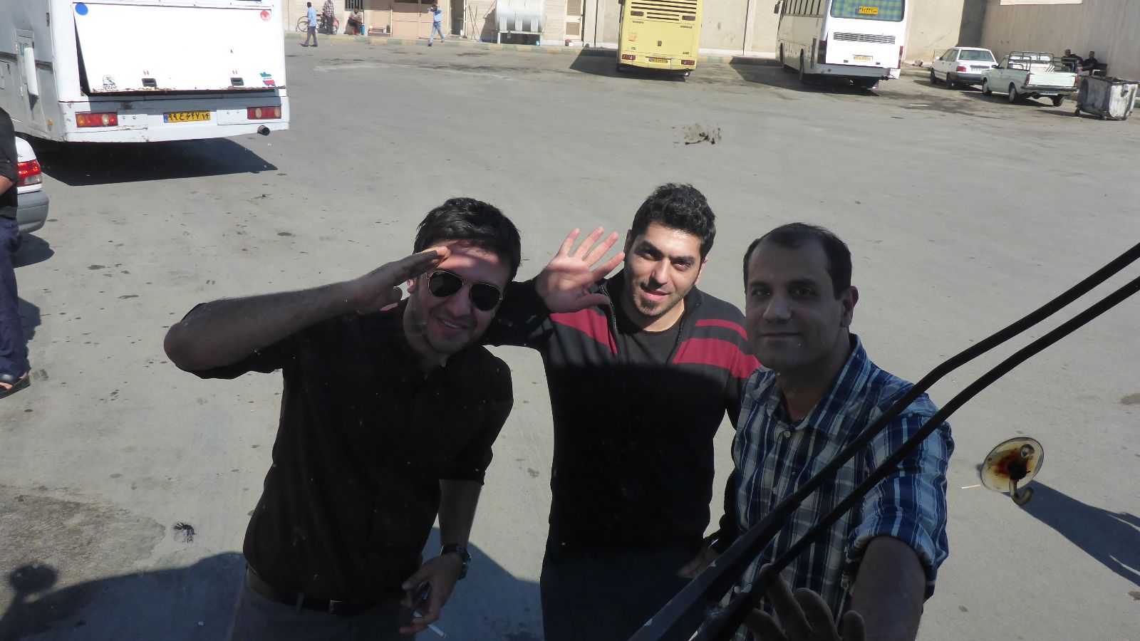 Abschied von Ali, Arasch und Mohsen durchs Busfenster