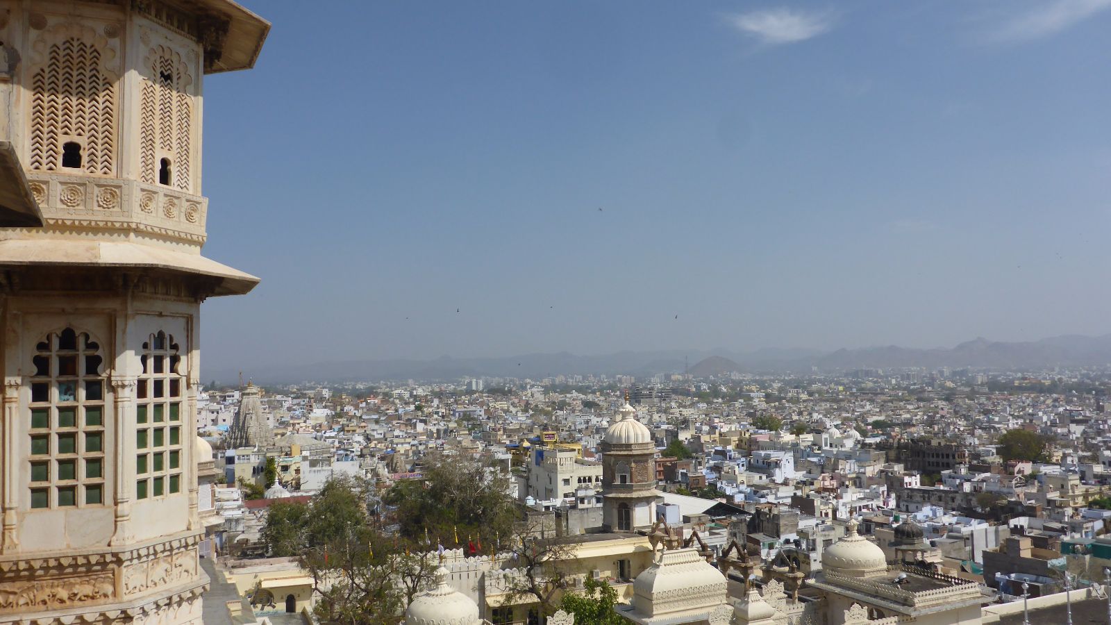 Blick vom Stadtpalast über Udaipur