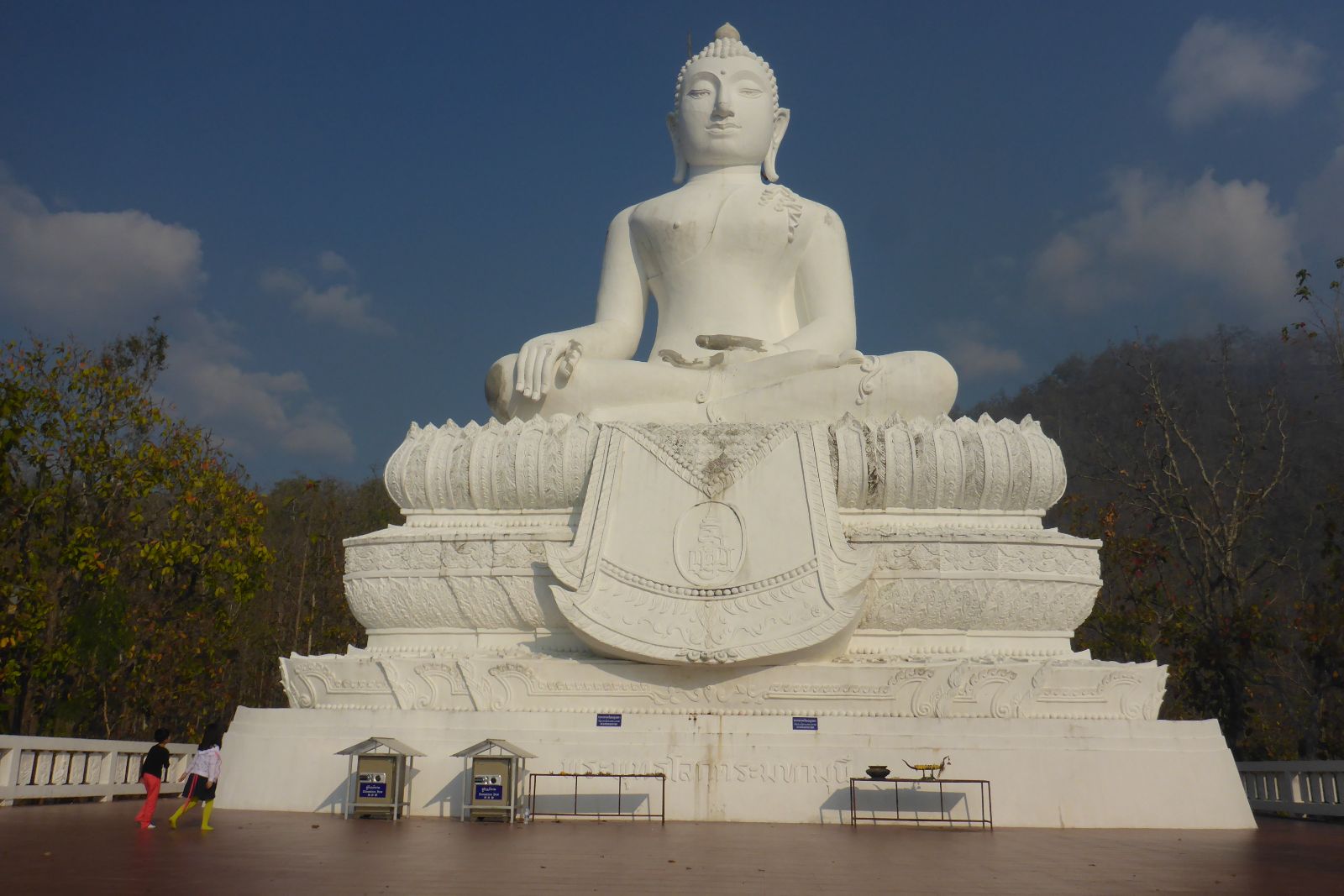 Buddha Statue im Wat Phra That Mae Yen