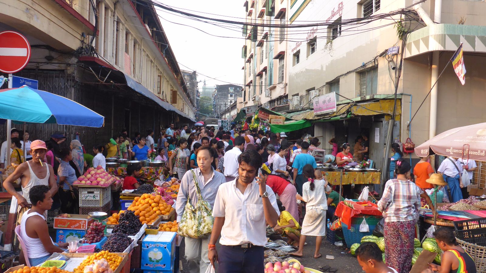 Marktstraße in Yangon