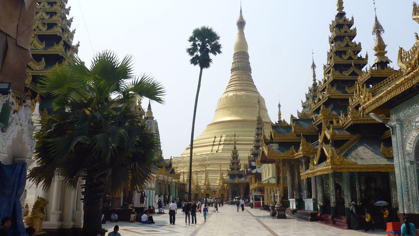 Die über 100 Meter hohe Shwedagon Pagode