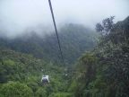 Mit der Seilbahn in die Wolken