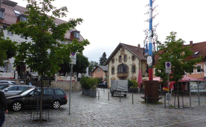 Schweinsbraten und a Mass Bier in Starnberg