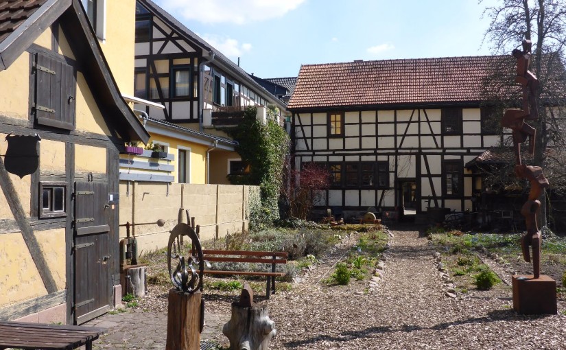 Hof des Korkenziehermuseums in Steinbach-Hallenberg